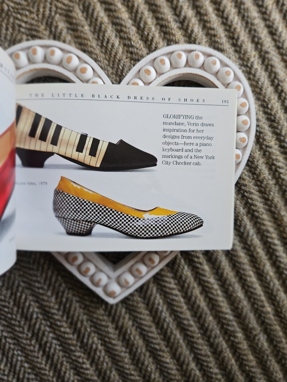 SHOES Book (By: Linda O'Keeffe) - Picture 4 of 6